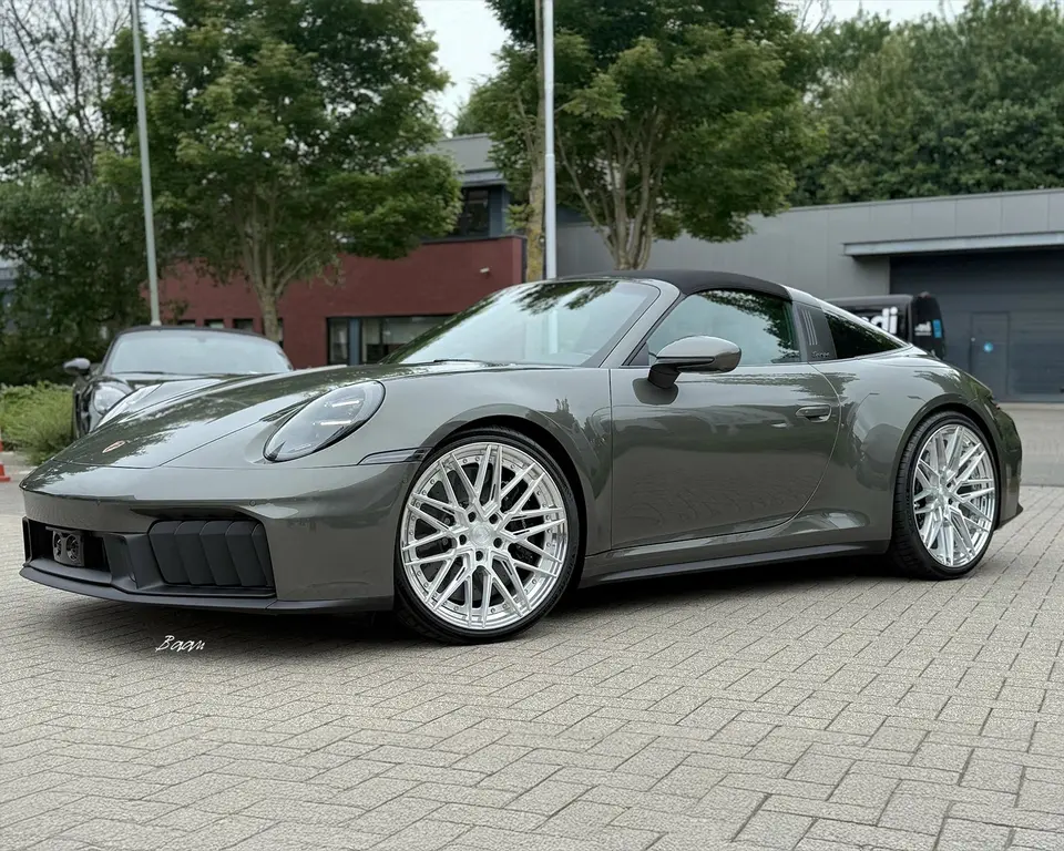 Porsche 992 GTS на дисках BC Forged HCA386-S